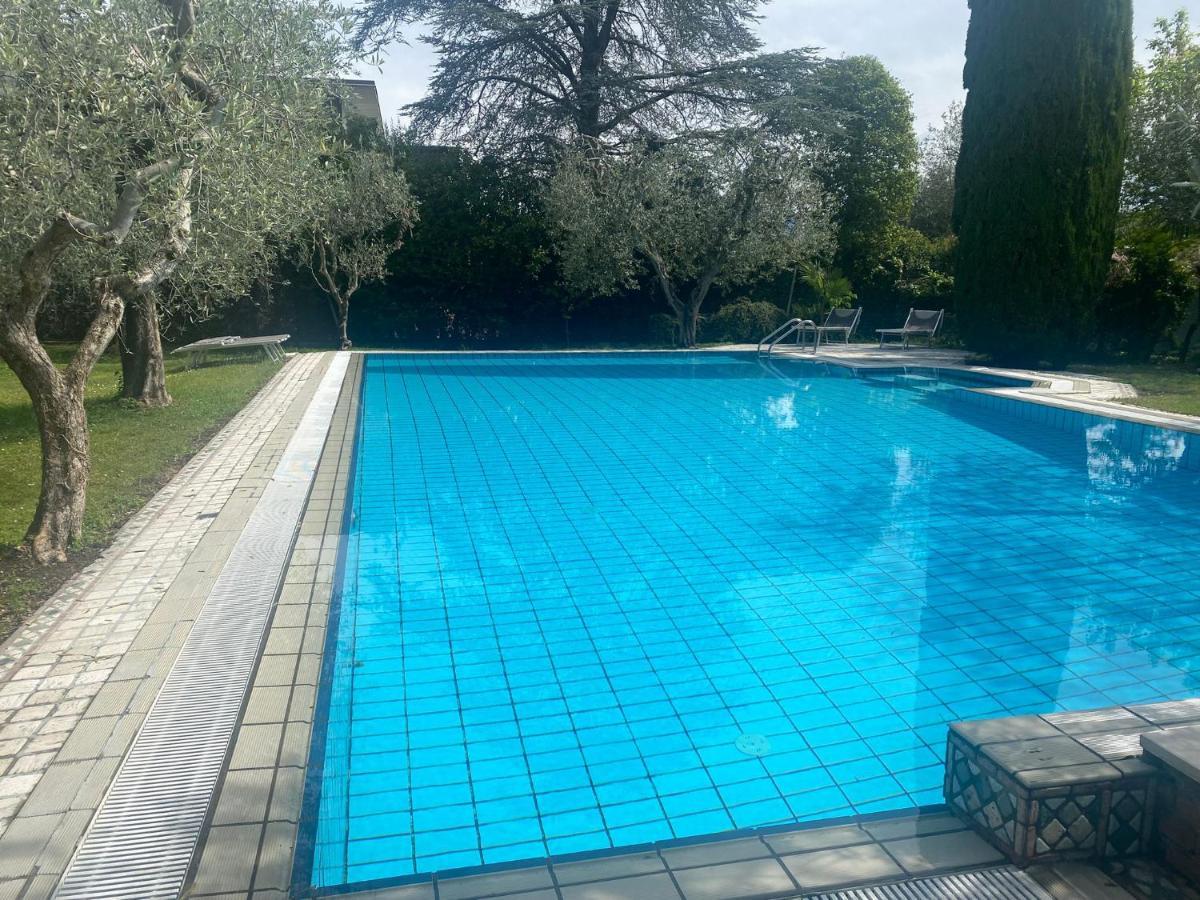 Villa Sweet Flower - With Private Pool And Garden マネルバ・デル・ガルダ エクステリア 写真